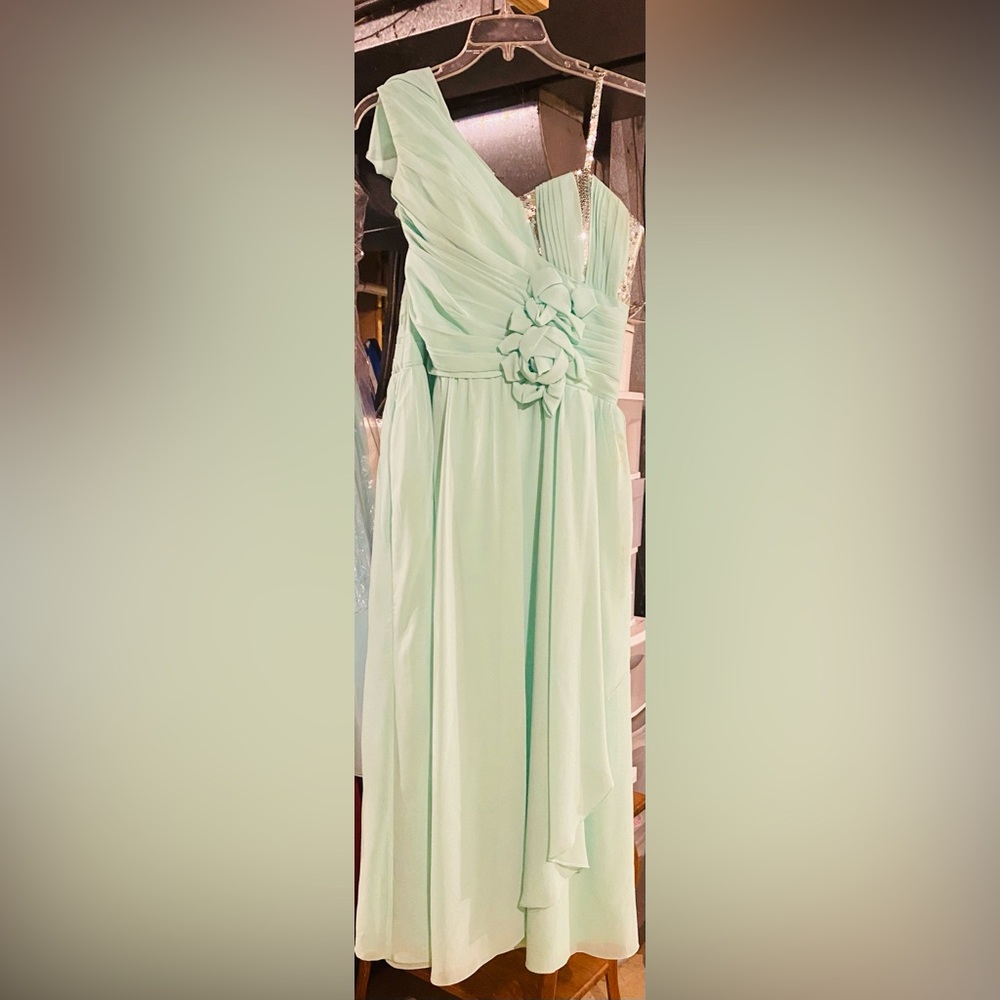 Elegant Mint Green Dress with Floral Detail